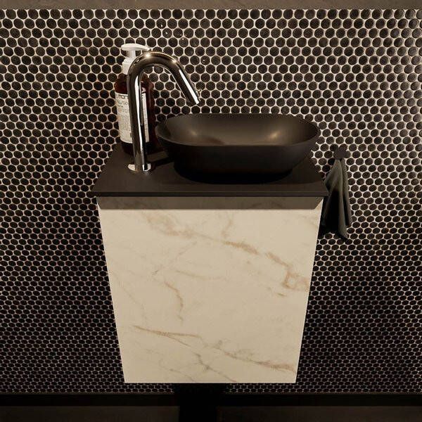 Mondiaz Fowy toiletmeubel 40x50x23cm Carrara mat 1 kraangat wasbak: rechts 1 deur solid surface met blad Melamine kleur wasbak: zwart FOWY59002Carraraurban