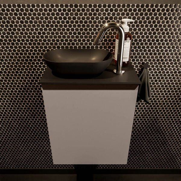 Mondiaz Fowy toiletmeubel 40x50x23cm smoke mat 1 kraangat wasbak: links 1 deur solid surface met blad MDF kleur wasbak: zwart FOWY59001smokeurban