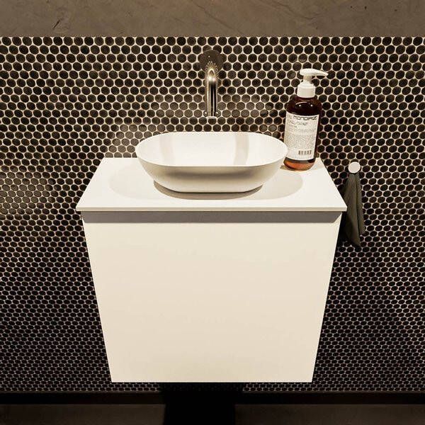 Mondiaz Fowy toiletmeubel 50x50x23cm talc mat 0 kraangaten wasbak: midden 1 deur solid surface met blad MDF kleur wasbak: zwart FOWY59006talcurban