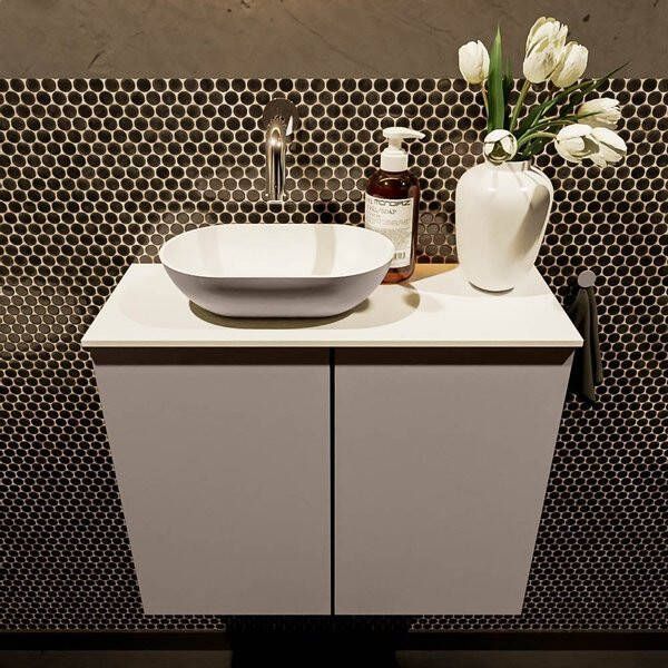 Mondiaz Fowy toiletmeubel 60x50x23cm smoke mat 0 kraangaten wasbak: links 2 deuren solid surface met blad MDF kleur wasbak: zwart FOWY59011smokeurban