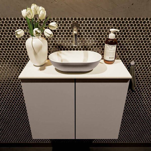 Mondiaz Fowy toiletmeubel 60x50x23cm smoke mat 0 kraangaten wasbak: midden 2 deuren solid surface met blad MDF kleur wasbak: wit FOWY59010smoketalc