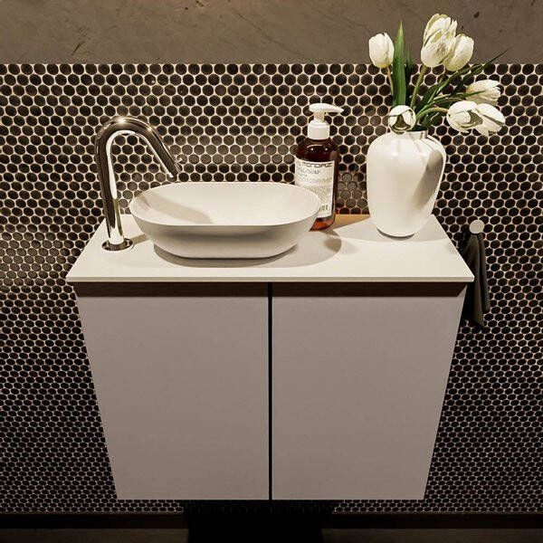 Mondiaz Fowy toiletmeubel 60x50x23cm smoke mat 1 kraangat wasbak: links 2 deuren solid surface met blad MDF kleur wasbak: zwart FOWY59008smokeurban