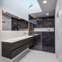 Mondiaz Vica Moon badmeubel eiken donker bruin 200 cm 4 lades solid surface enkele spoelbak rechts zonder kraangat - Thumbnail 1