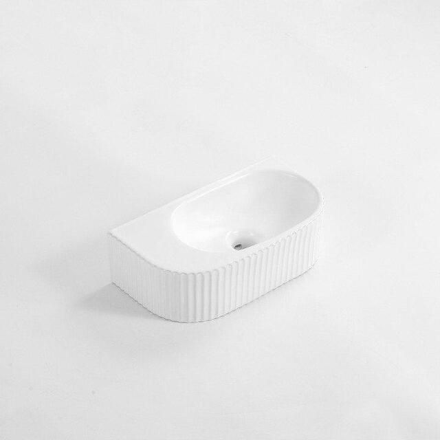 QeramiQ Blend Fontein 40x22x12cm Geribbeld halfrond zonder kraangat Keramiek Wit Mat SW1210755