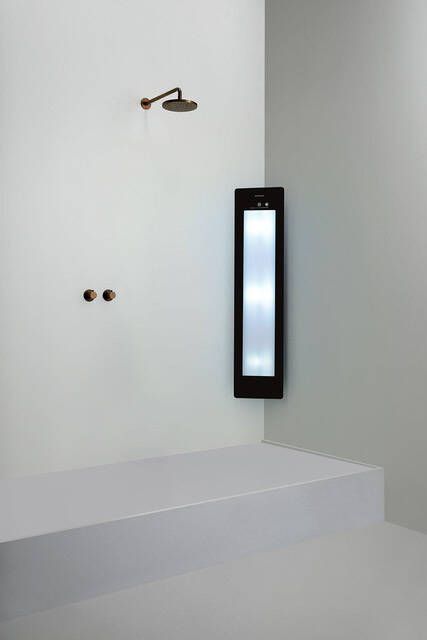 Sunshower Round Medium Plus infrarood + UV licht opbouw incl. installatieset hoek 140x33x25cm Black M0600-M0102-SML0800