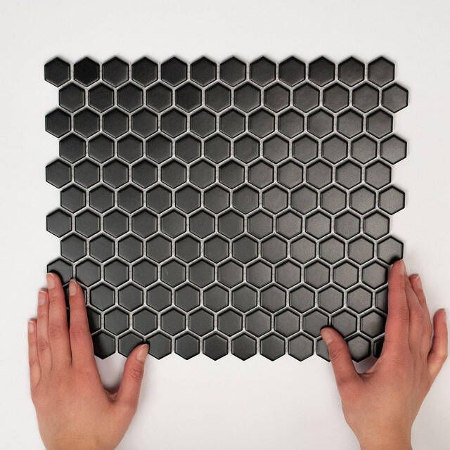 The Mosaic Factory Barcelona mozaïektegel 26x30cm wand en vloertegel Zeshoek Hexagon Porselein Black Mat AMH23317
