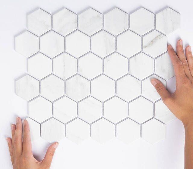 The Mosaic Factory Barcelona mozaïektegel 28.2x32.1cm wand en vloertegel Zeshoek Hexagon Porselein Carrara White Mat AMH13003