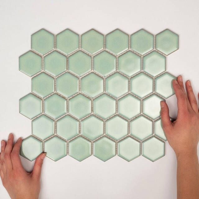 The Mosaic Factory Barcelona mozaïektegel 28.2x32.1cm wandtegel Zeshoek Hexagon Porselein Light Green Edge Glans AFH06052