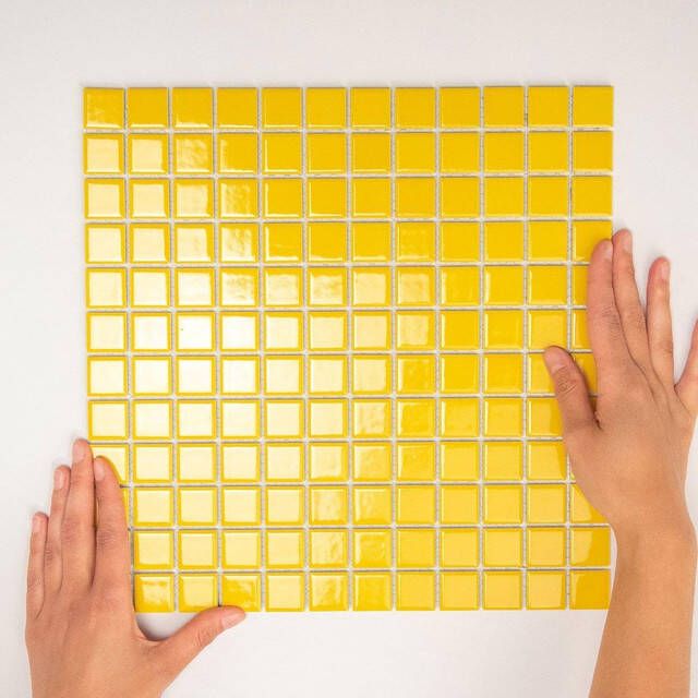The Mosaic Factory Barcelona mozaïektegel 30x30cm wandtegel Vierkant Porselein Flamed Yellow Glans AF230002