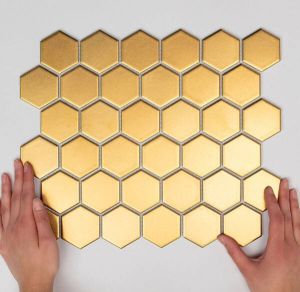 The Mosaic Factory Barcelona mozaïektegel 5.1x5.9x0.6cm voor wand voor binnen zeshoek porselein mat goud metallic AMH13GD