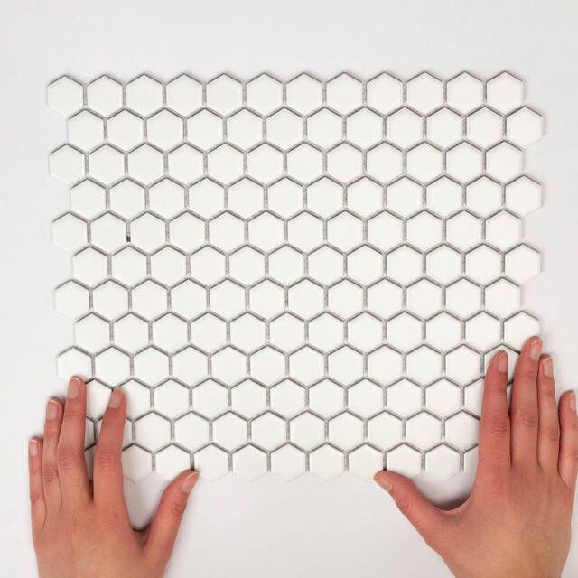 The Mosaic Factory London mozaïektegel 26x30cm wand en vloertegel Zeshoek Hexagon Porselein Super White Mat LOH2010S