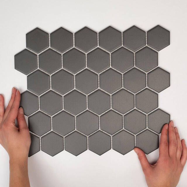 The Mosaic Factory London mozaïektegel 28.2x32.1cm wand en vloertegel Zeshoek Hexagon Porselein Dark Grey Mat LOH1015