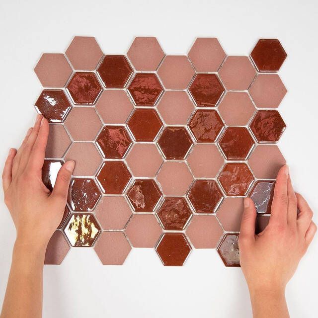 The Mosaic Factory Valencia mozaïektegel 27.6x32.9cm wandtegel Zeshoek Hexagon Gerecycled glas Burgundy mat glans VAL012