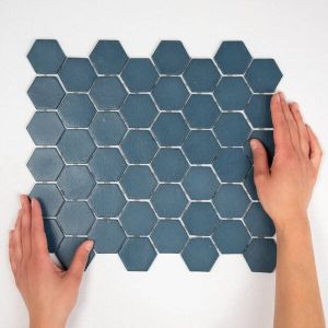 The Mosaic Factory Valencia mozaïektegel 4.3x4.9x0.5cm hexagon blauw mat voor wand en vloer en voor binnen en buiten vorstbestendig VAL65M
