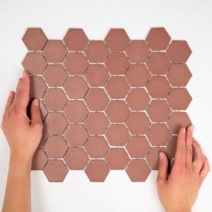 The Mosaic Factory Valencia mozaïektegel 4.3x4.9x0.5cm hexagon bordeaux mat voor wand en vloer en voor binnen en buiten vorstbestendig VAL12M