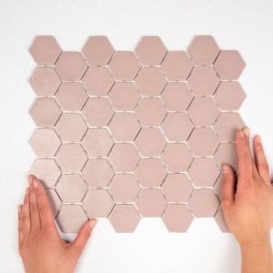 The Mosaic Factory Valencia mozaïektegel 4.3x4.9x0.5cm hexagon roze mat voor wand en vloer en voor binnen en buiten vorstbestendig VAL18M