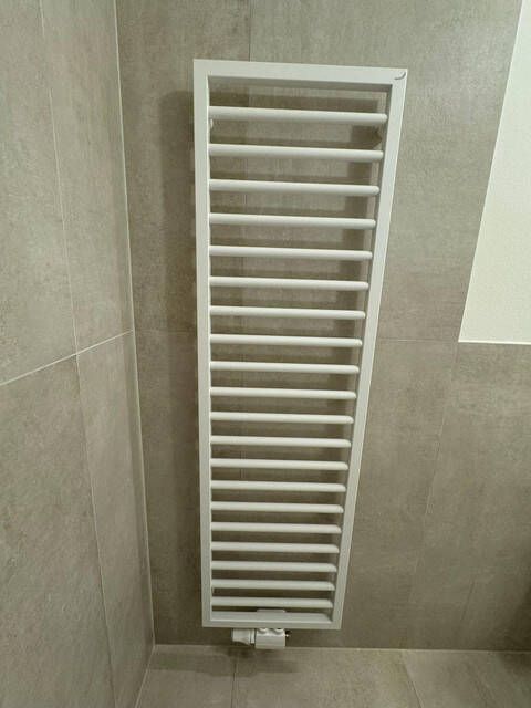 Zehnder Subway handdoekradiator 154.9x45cm 615watt Staal Wit glans SUB-150-045