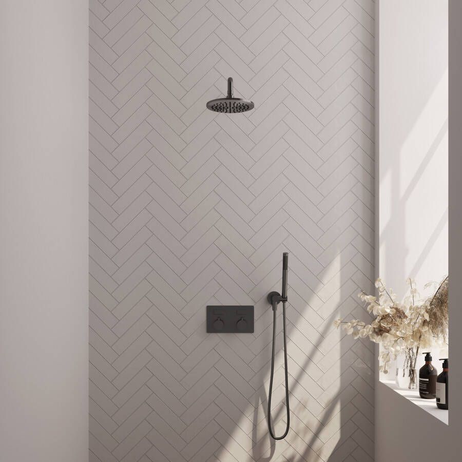 Brauer Gunmetal Carving thermostatische inbouw regendouche met drukknoppen SET 51 met 20 cm douchekop en gebogen muurarm en staaf handdouche en doucheslang en wandaansluitbocht gunmetal geborsteld PVD