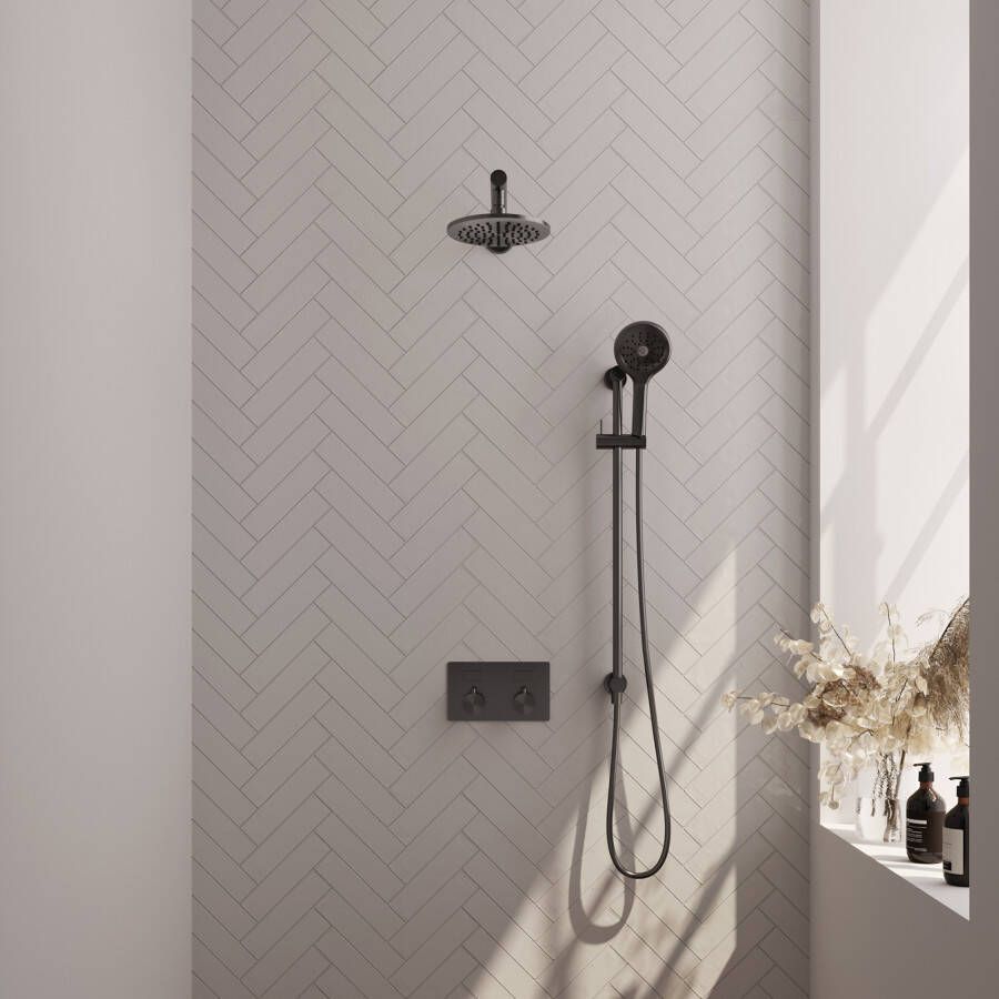 Brauer Gunmetal Carving thermostatische inbouw regendouche met drukknoppen SET 67 met 20 cm douchekop en rechte muurarm en 3-standen handdouche en doucheslang en geïntegreerde glijstang gunmetal geborsteld PVD