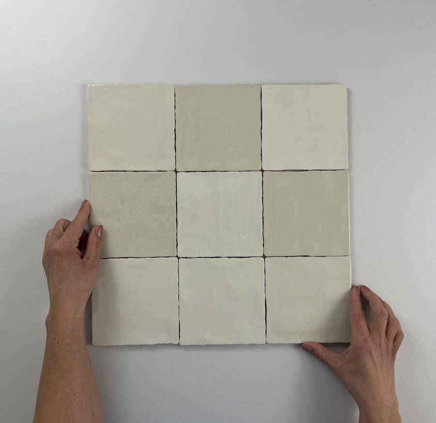 By Goof Moos wandtegel handvorm 13 x 13 cm ivory glans