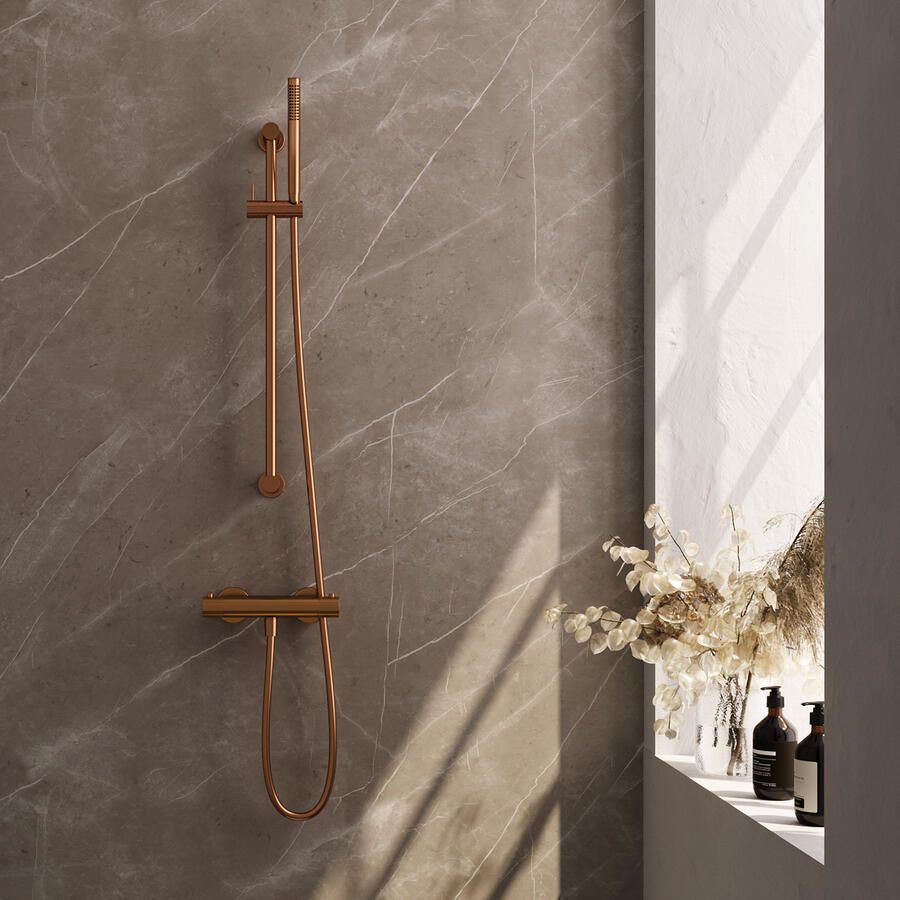 Brauer Stripe opbouw douche thermostaatkraan SET 01 met glijstang en staaf handdouche en doucheslang koper geborsteld PVD