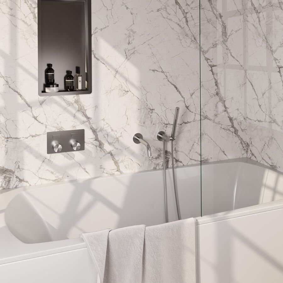 Brauer Stripe thermostatische inbouw badkraan met drukknoppen SET 03 met uitloop en staaf handdouche en doucheslang en wandaansluitbocht RVS-kleurig geborsteld PVD