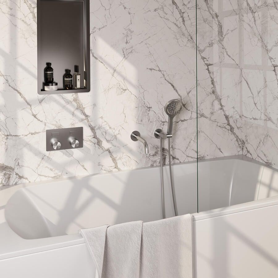 Brauer Stripe thermostatische inbouw badkraan met drukknoppen SET 04 met uitloop en 3-standen handdouche en doucheslang en wandaansluitbocht RVS-kleurig geborsteld PVD