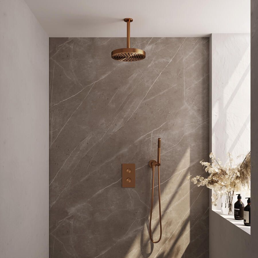 Brauer Stripe thermostatische inbouw regendouche 3-weg rechthoekig SET 15 met 25 cm douchekop en plafondarm en staaf handdouche en doucheslang en wandaansluitbocht koper geborsteld PVD