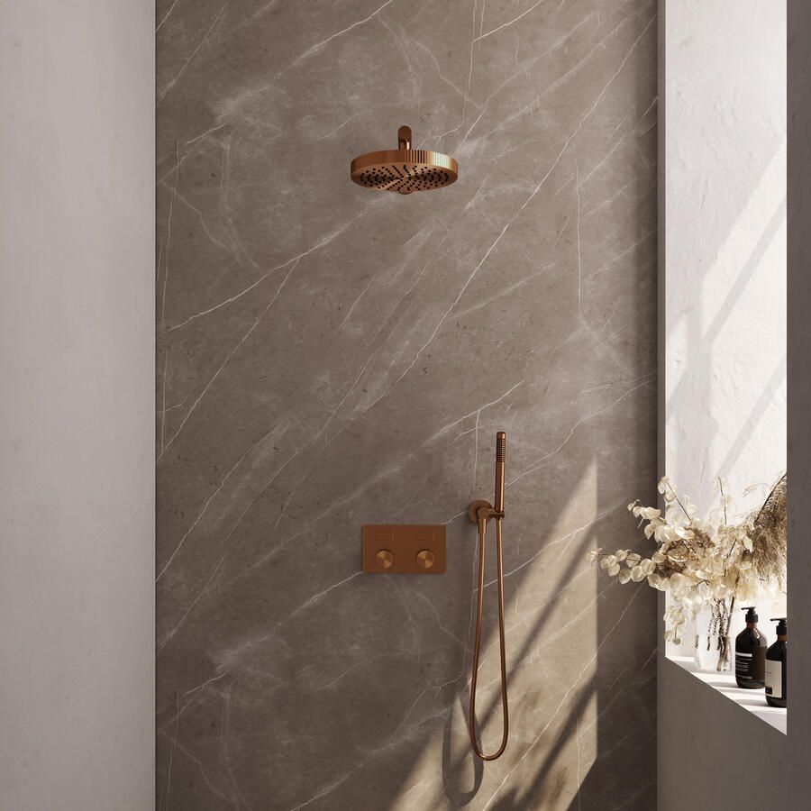 Brauer Stripe thermostatische inbouw regendouche met drukknoppen SET 25 met 25 cm douchekop en rechte muurarm en staaf handdouche en doucheslang en wandaansluitbocht koper geborsteld PVD