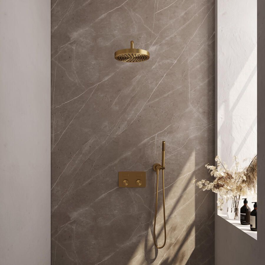 Brauer Stripe thermostatische inbouw regendouche met drukknoppen SET 26 met 25 cm douchekop en gebogen muurarm en staaf handdouche en doucheslang en wandaansluitbocht goud geborsteld PVD