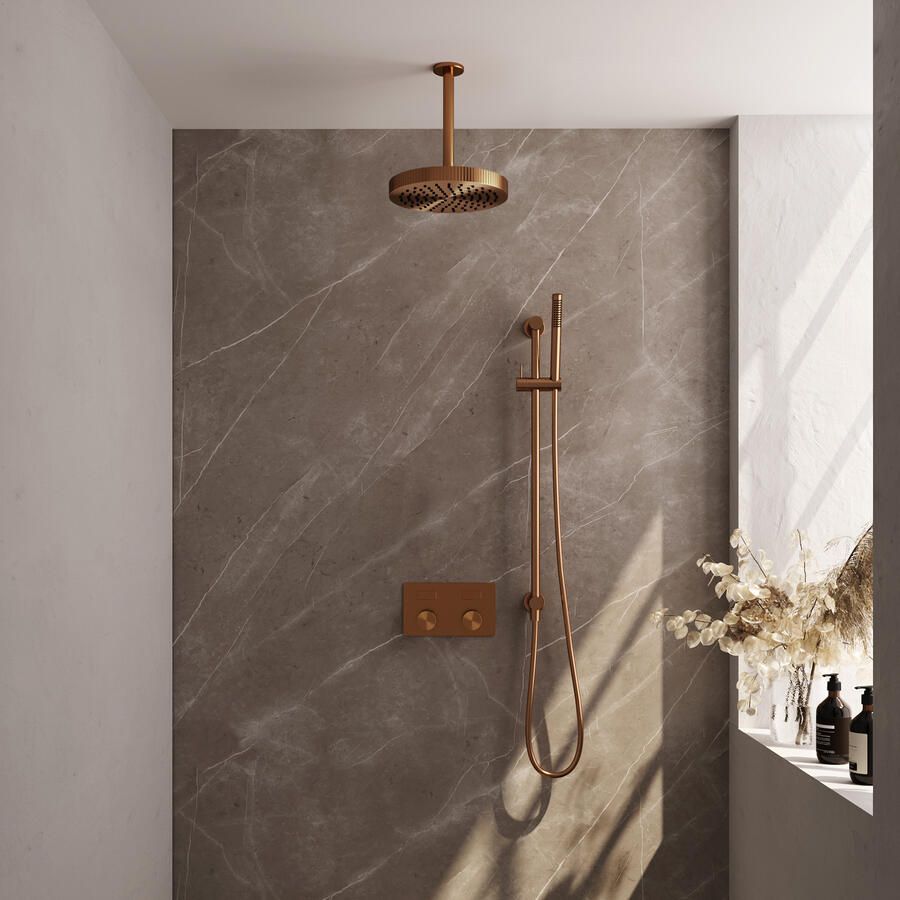 Brauer Stripe thermostatische inbouw regendouche met drukknoppen SET 33 met 25 cm douchekop en plafondarm en staaf handdouche en doucheslang en geintegreerde glijstang koper geborsteld PVD