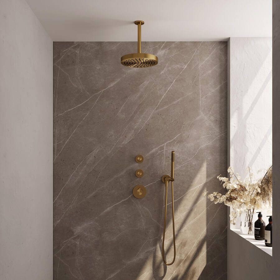 Brauer Stripe thermostatische inbouw regendouche SET 03 met 25 cm douchekop en plafondarm en staaf handdouche en doucheslang en wandaansluitbocht goud geborsteld PVD