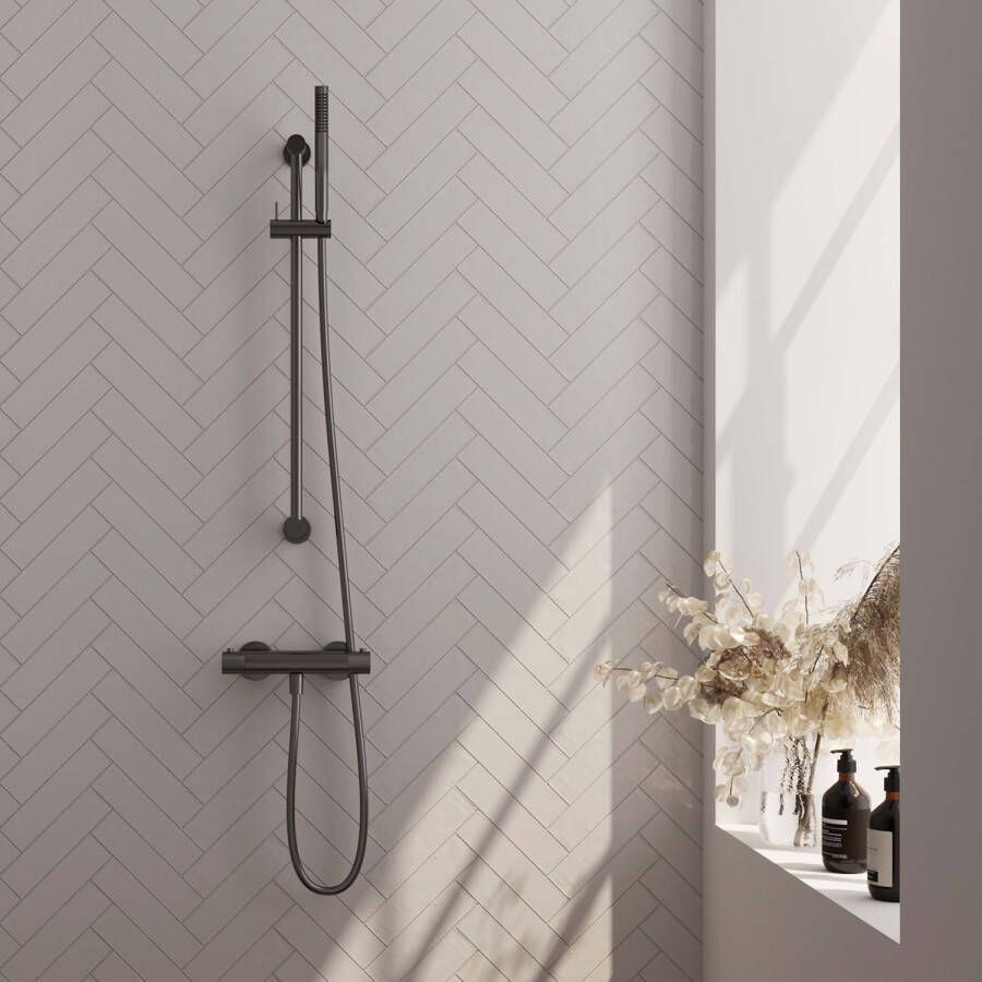 Brauer Gunmetal Carving opbouw douche thermostaatkraan met glijstang en 1 stand staafhanddouche en 150cm gladde doucheslang Gunmetal geborsteld PVD 5-GM-086-1