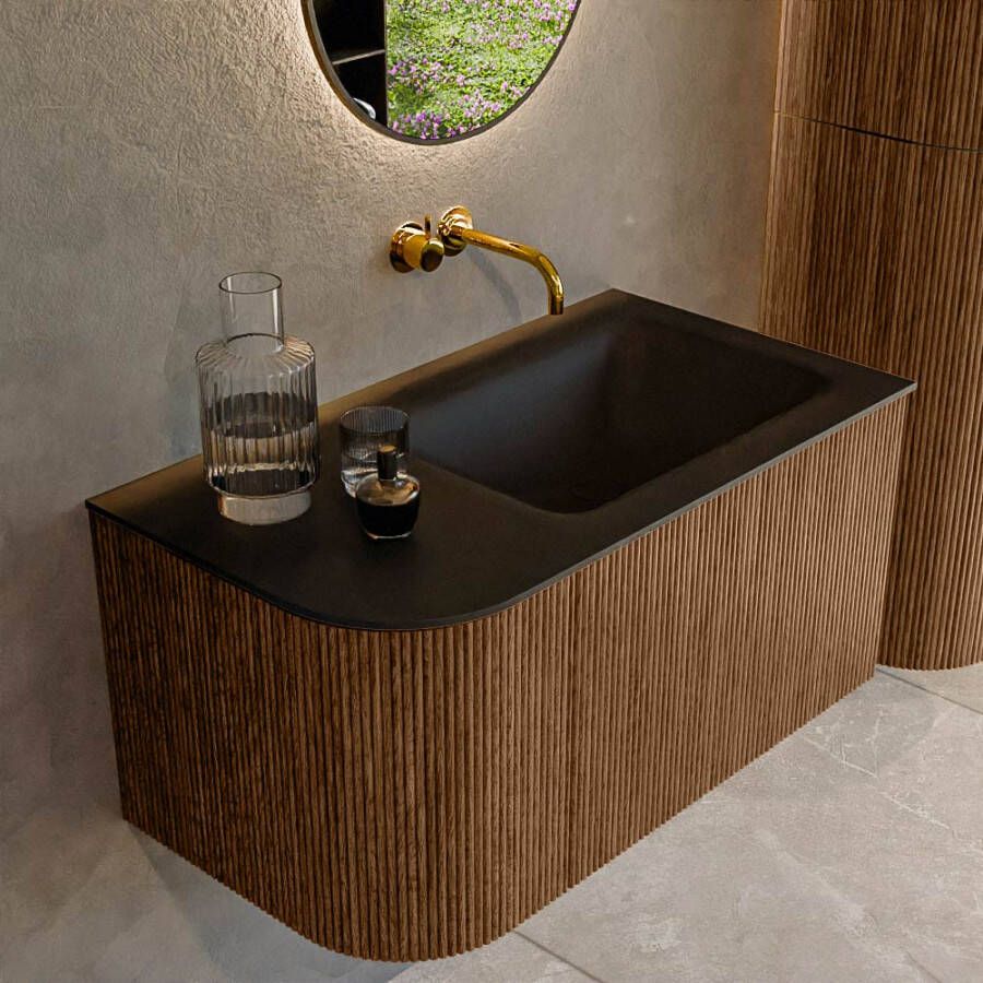 Mondiaz KURVE 85 cm Onderkast Greeploos 1 Lade Met Deuren Walnut Wastafel Solid Surface Rechts Urban 0 Kraangaten Zonder Spiegel (KRVCLO85L1L1D0KR-Wal Urb)