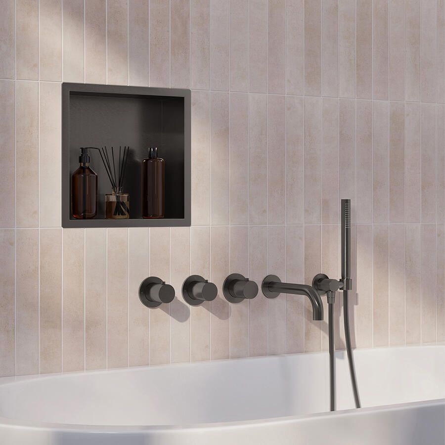 Wiesbaden Caral Inbouwthermostaat 2 Stopkranen Compleet Met Baduitloop 20 cm En Staafhanddouche Gunmetal