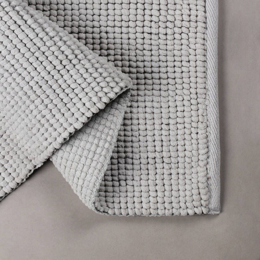 Differnz Candore badmat geschikt voor vloerverwarming 100% microfiber 50 x 80 cm licht grijs