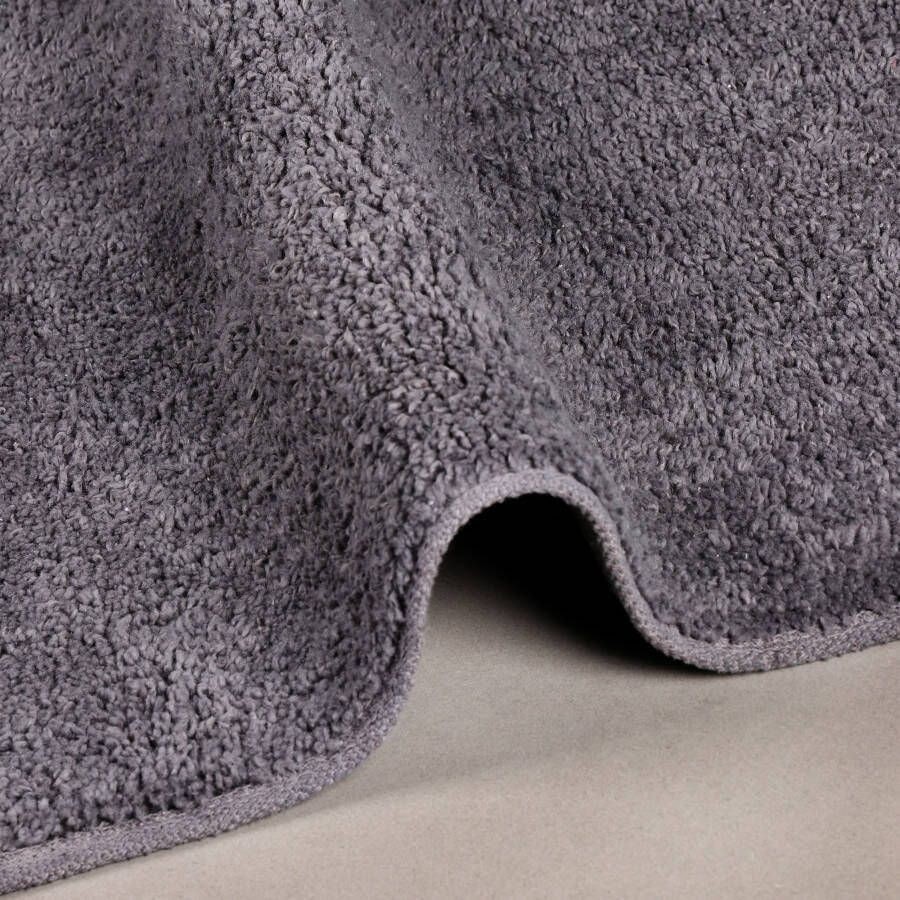 Differnz Initio badmat geschikt voor vloerverwarming 100% katoen 50 x 80 cm donkergrijs