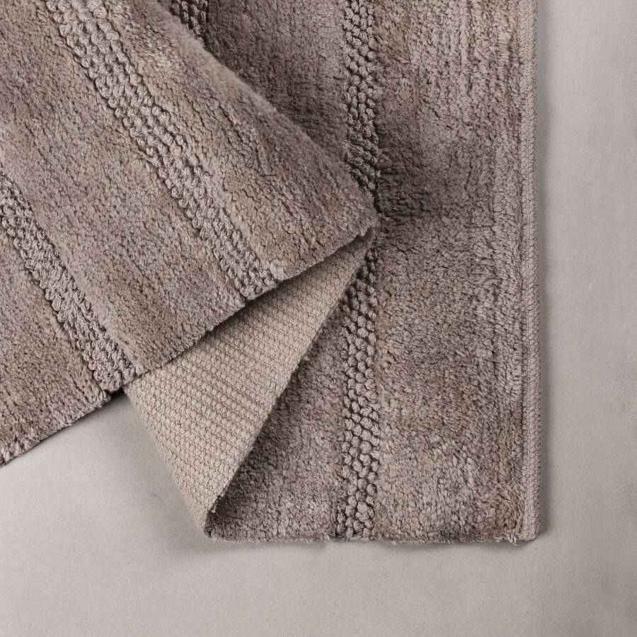 Differnz Stripes badmat geschikt voor vloerverwarming 100% katoen 45 x 75 cm taupe